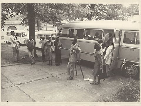 Solidaritätsstation „Jacob Morenga.“ Die Ankunft der ersten Patient*innen im Klinikum Berlin-Buch, Juli 1978 (Bild: Quelle: BArch, SGY 46/3)