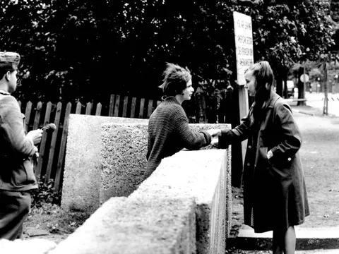 Berliner Mauer, Mauermädchen, Gespräch, Treptow, Neukölln