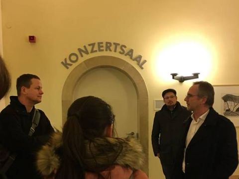 Dr. Lederer in der Musikschule