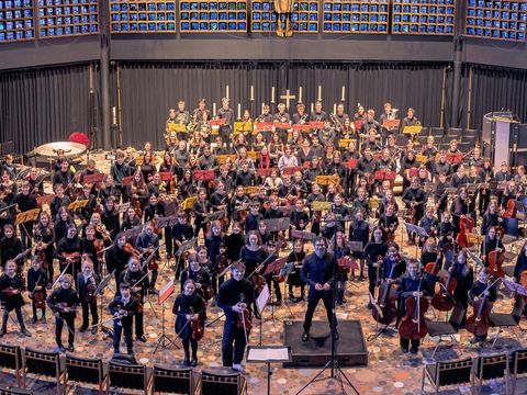 Orchesterschule ganz