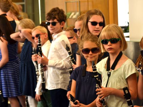 Klarinettenkinder beim Kunstfest