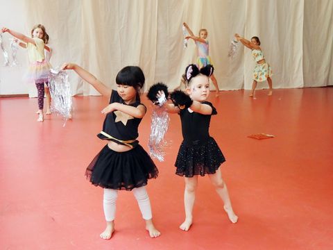 Kreativer Kindertanz im Eliashof zum Tanztag 13-7-25