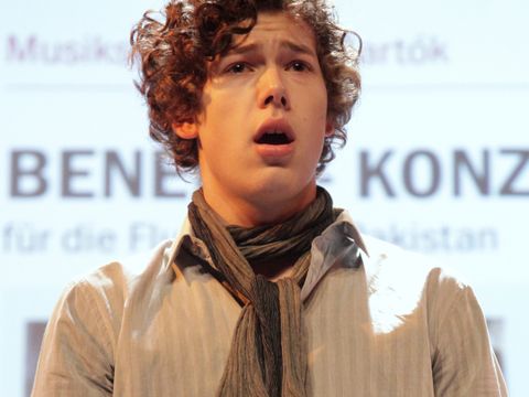 Klassischer Gesang eines jungen Mannes