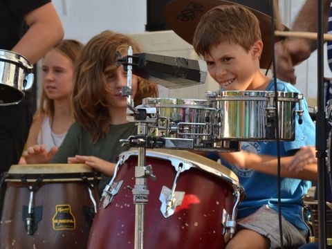 Pecussionsauftritt beim Kunstfest