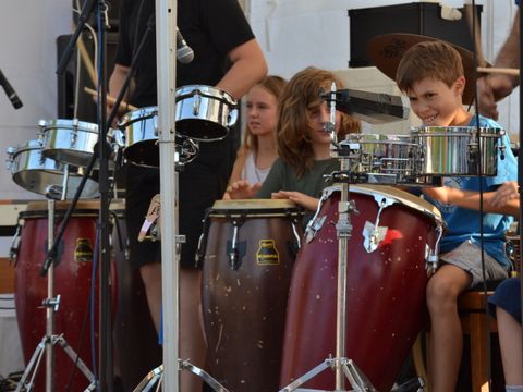 Pecussionsauftritt beim Kunstfest