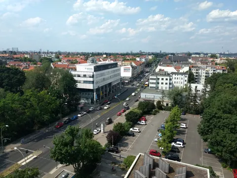 Tempelhofer Damm und Stellplatz am Rathaus Tempelhof