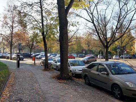 Ruhender Verkehr auf dem Reinhardtplatz