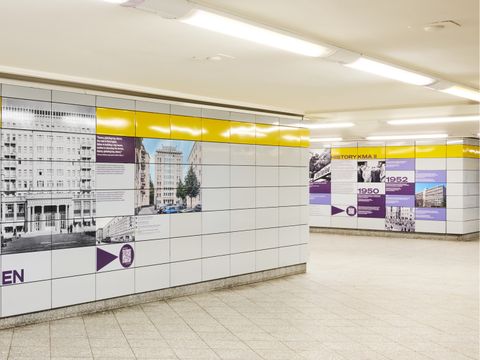 Ausstellungsgrafik „History” im U-Bahnhof Weberwiese