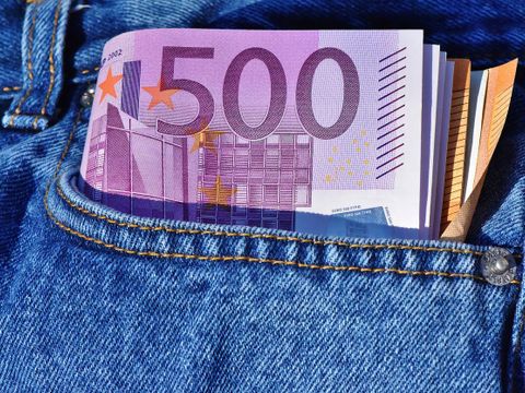 Geldscheine in der Hosentasche