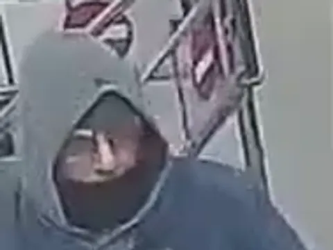 1635324