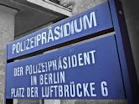 Schild vorm Eingang
