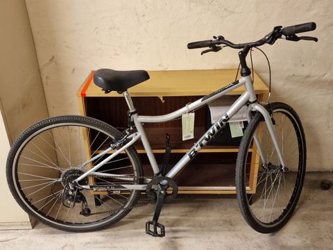 Graues Herrenfahrrad