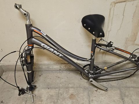 Graues Damenfahrrad