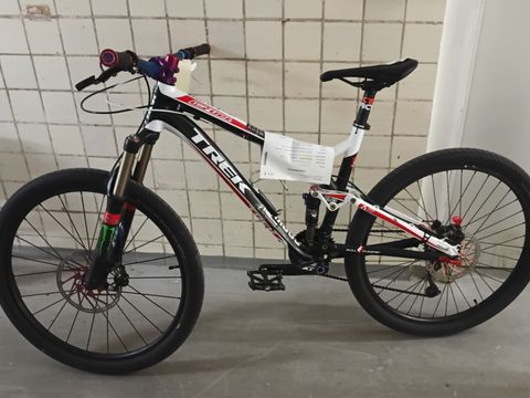 Schwarz-weißes Fahrrad