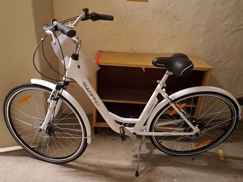 Weißes E-Bike