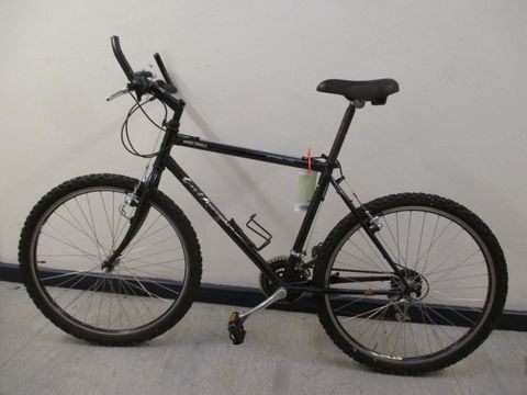 Schwarzes Herrenfahrrad