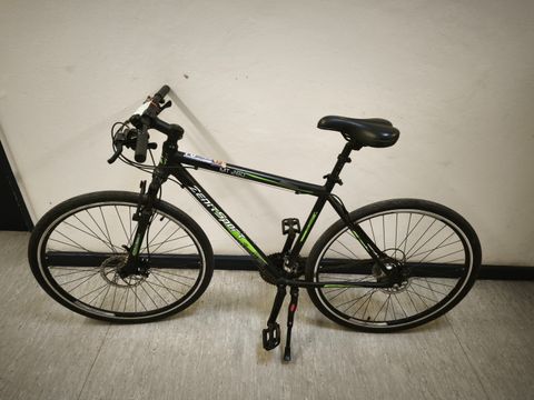 Schwarzes Herrenfahrrad