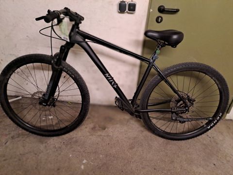 Schwarzes Herrenfahrrad