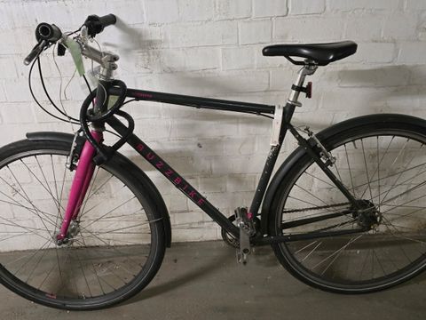 Schwarz-pinkes Herrenfahrrad