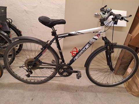 Schwarz-weißes Herrenfahrrad