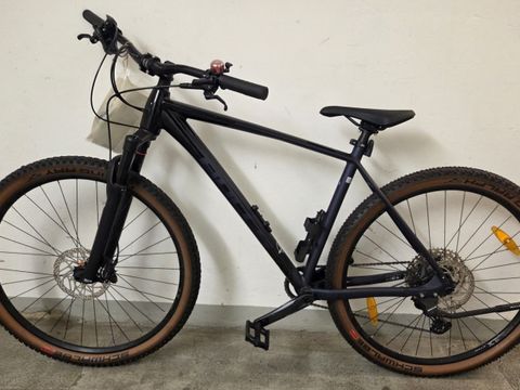 Blaues Herrenfahrrad