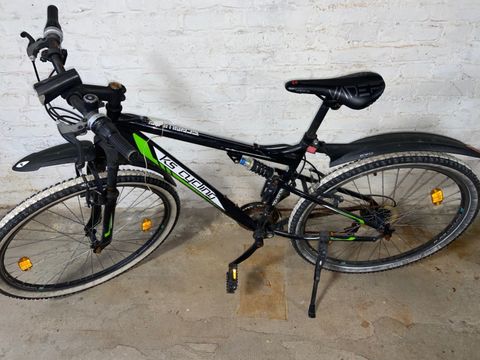 Schwarzes Herrenfahrrad