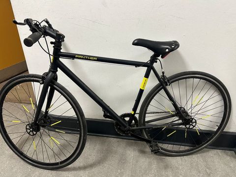Schwarzes Herrenfahrrad