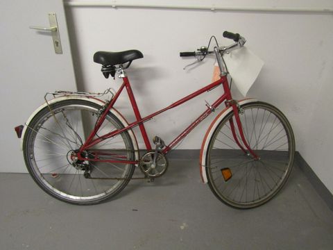 Rotes Damenfahrrad