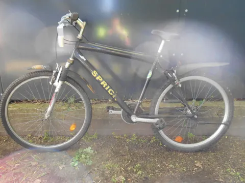 Schwarzes Herrenfahrrad