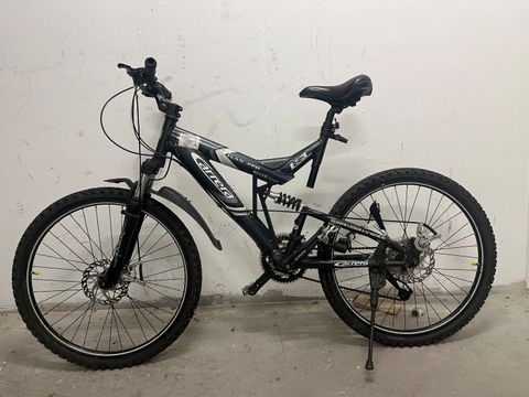 Schwarzes Mountainbike