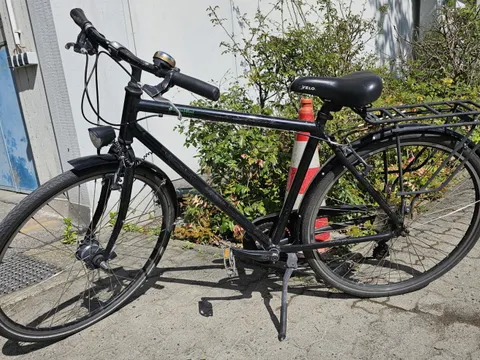 Schwarzes Herrenfahrrad