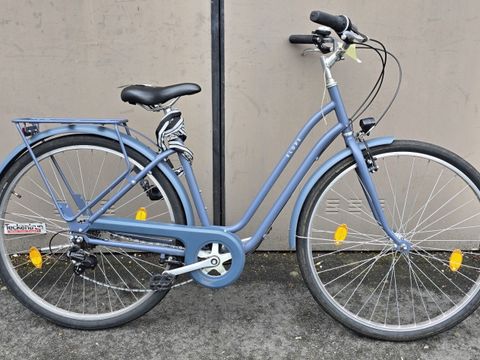Blaues Damenfahrrad