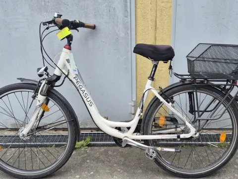 Weißes Damenfahrrad