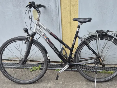 Schwarz-silbernes Damenfahrrad