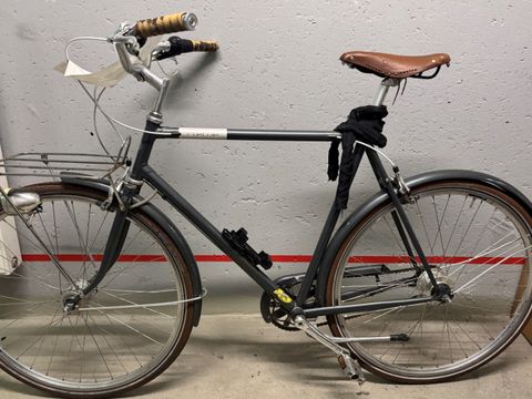 Graues Herrenfahrrad