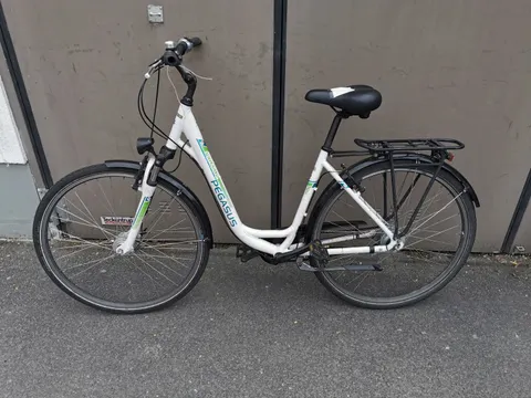 Weißes Damenfahrrad