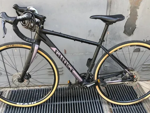 Schwarzes Herrenfahrrad