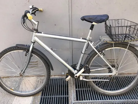 Silbernes Herrenfahrrad