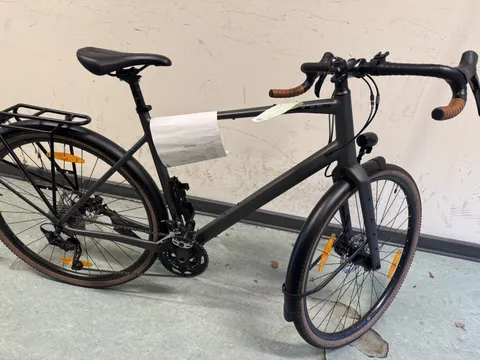 Schwarz-graues Herrenfahrrad