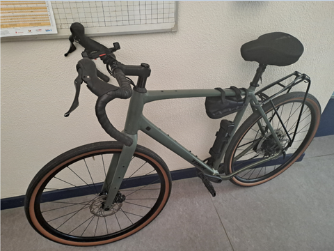Graugrünes Herrenfahrrad