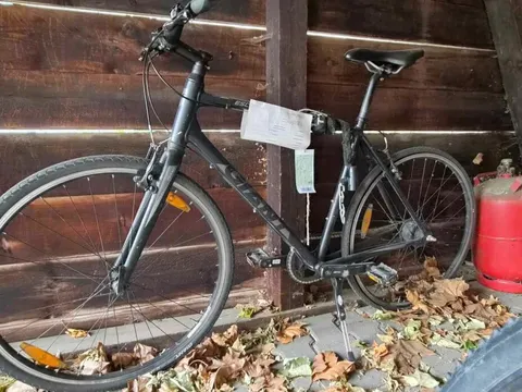 Schwarzes Herrenfahrrad