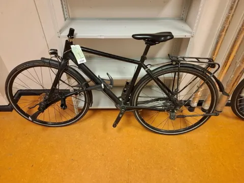 Schwarzes Herrenfahrrad