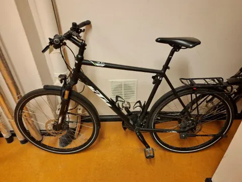 Schwarzes Herrenfahrrad