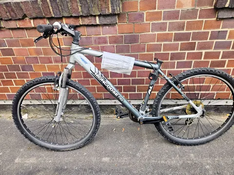 Silbernes Herrenfahrrad