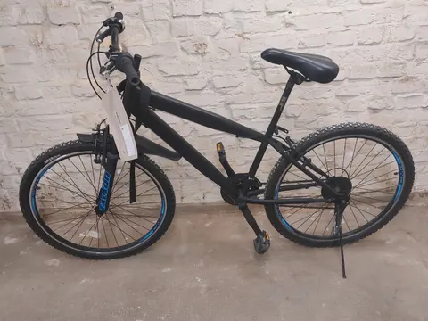 Schwarzes Mountainbike
