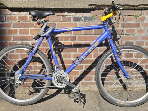 Graues Herrenfahrrad
