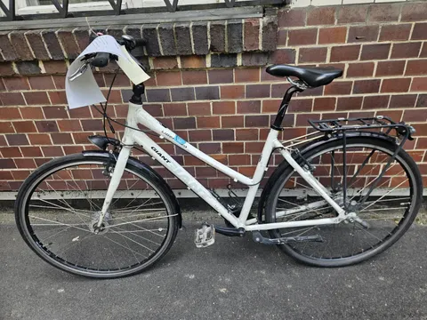 Weißes Damenfahrrad