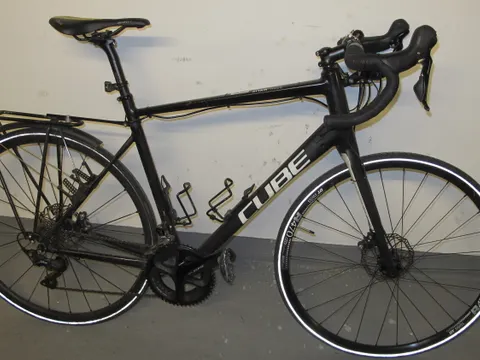 Schwarzes Herrenfahrrad