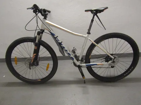Weißes Herrenfahrrad