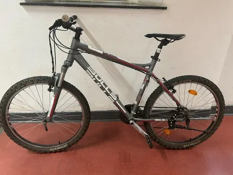 Graues Herrenfahrrad